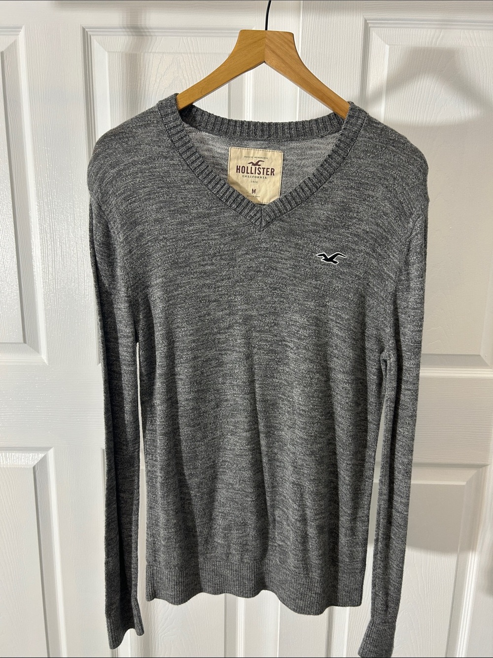 Hollister Men's Gray Crewneck Sweater Size Medium Like New